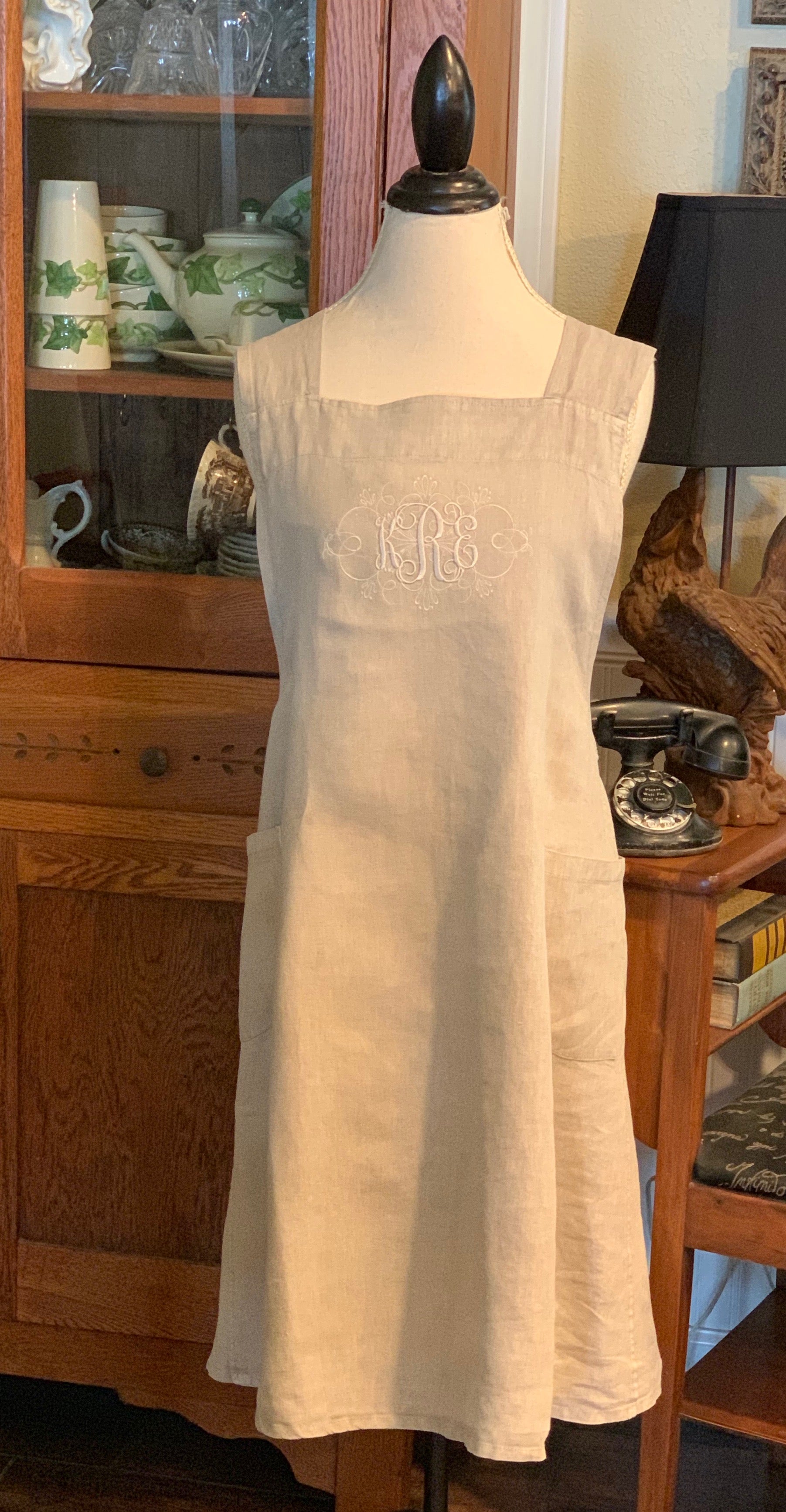 Linen Criss Cross Back Apron – Embroidered Girl